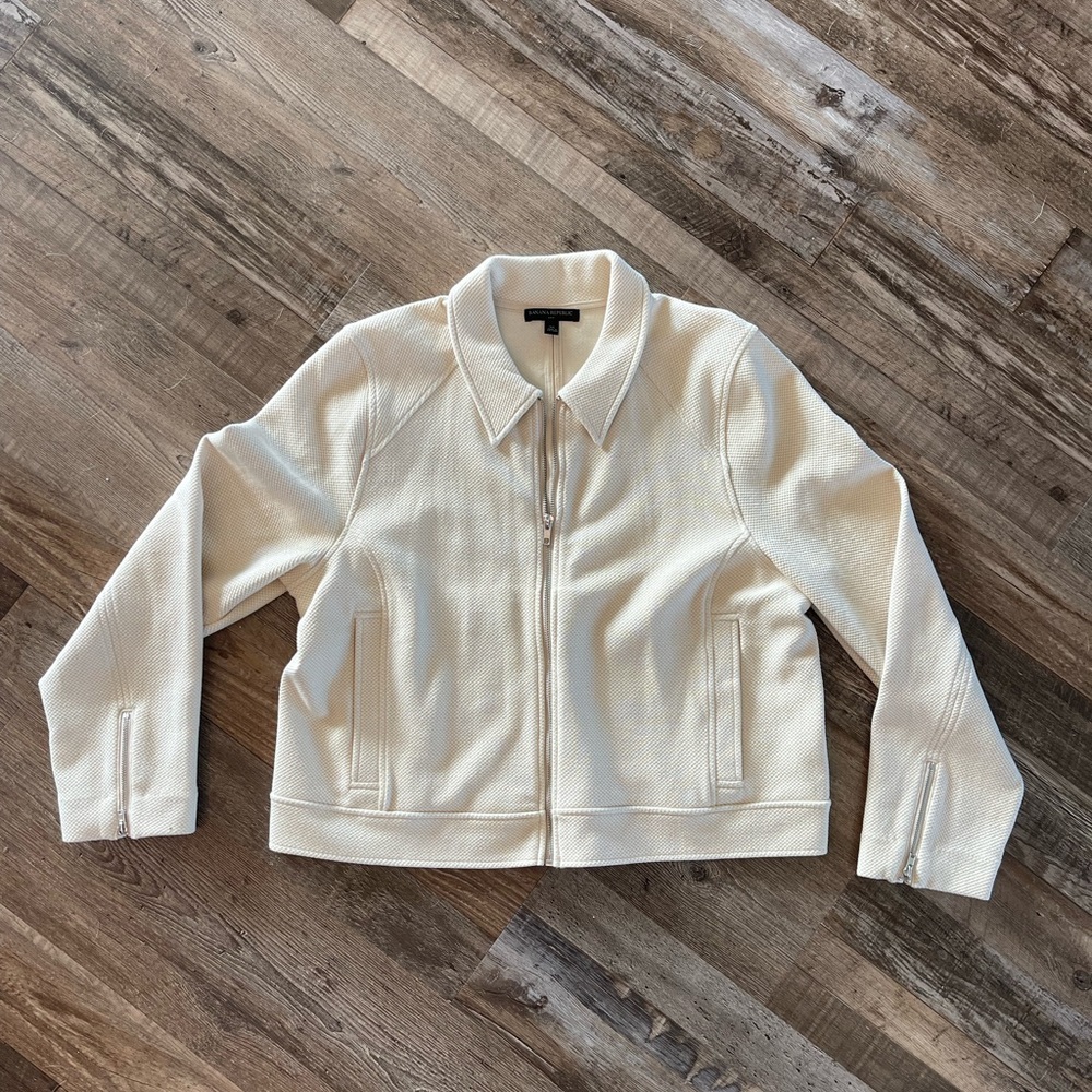 Womens Banana Shacket zip up. Size XL